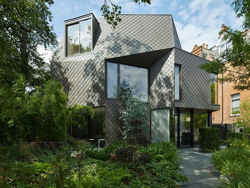 قام المهندسون المعماريون أليسون بروكس بتغليف مقر إقامتهم في لندن ذو الأوجه بالنحاس