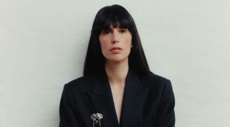 "120 عامًا من الفن والشخصية": كيف تبث باولا جيرباس حياة جديدة في بيت التصميم الدنماركي التاريخي جورج جنسن 26 "120 عامًا من الفن والشخصية": كيف تبث باولا جيرباس حياة جديدة في بيت التصميم الدنماركي التاريخي جورج جنسن