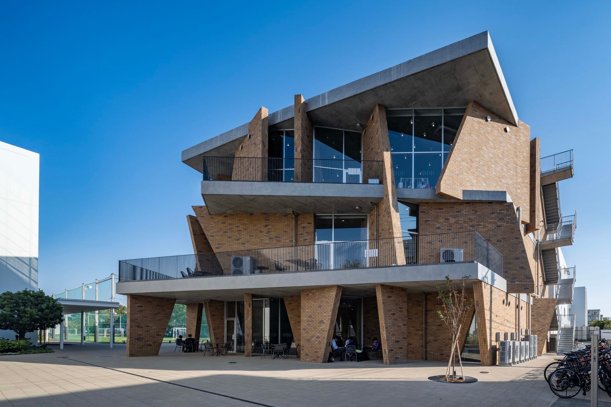 Shonan Institute of Technology High School Library / kousou + Fukei Co.