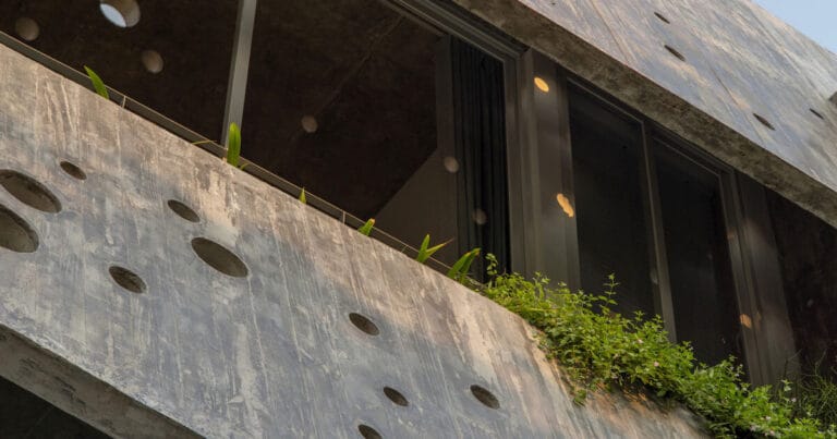 irregular dual-layer concrete facade enfolds M+TRO.studio's kho ren house 7 irregular dual-layer concrete facade enfolds M+TRO.studio's kho ren house