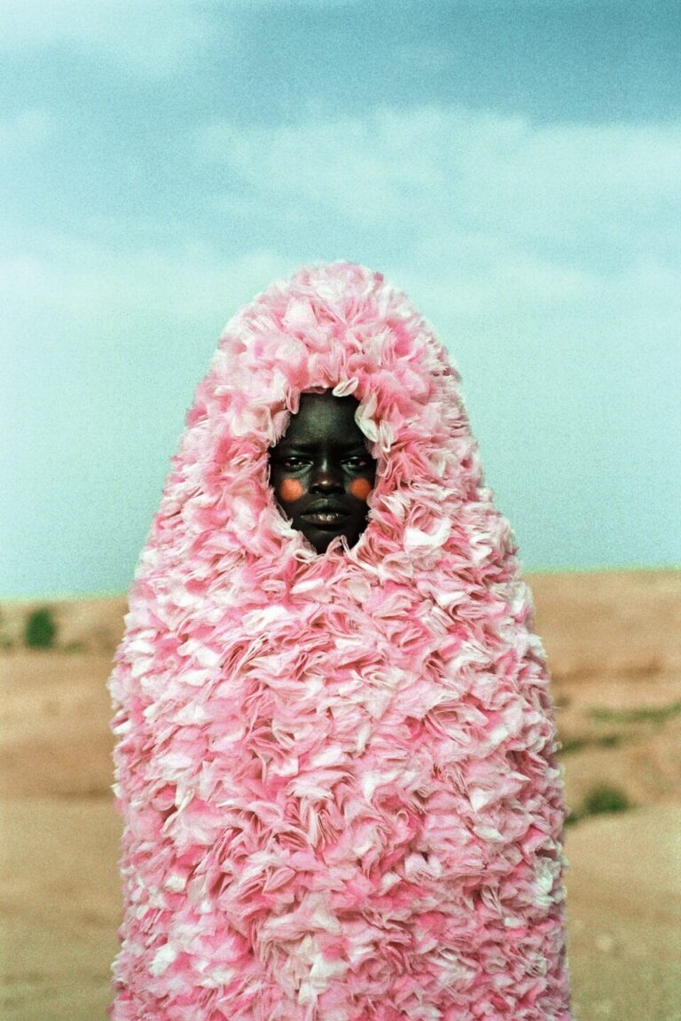 صور موسى المرابط المذهلة تضع الوحدة والحب والرحمة في بؤرة التركيز الشديدة
