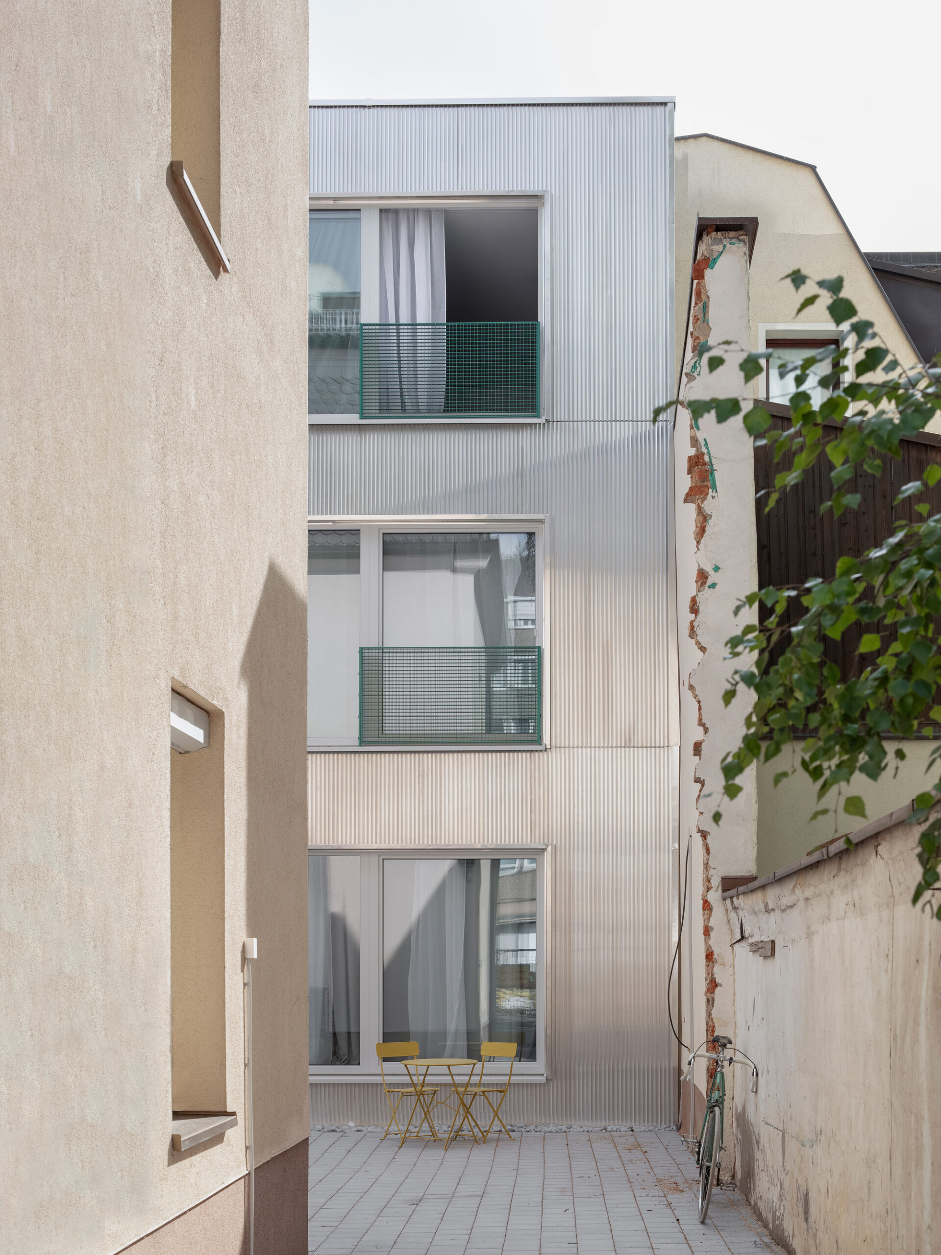 Backyard House / super future collective