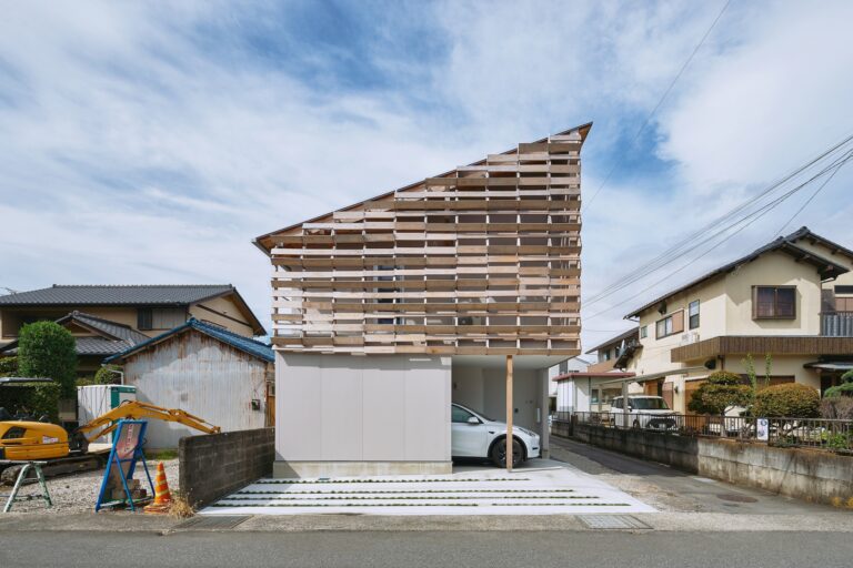 House Along the Old Road / KOMINORU Design