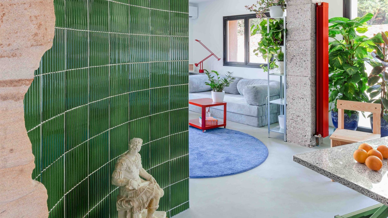In San Sebastian, an 861-Square-Foot Apartment Has Some Surprising Features