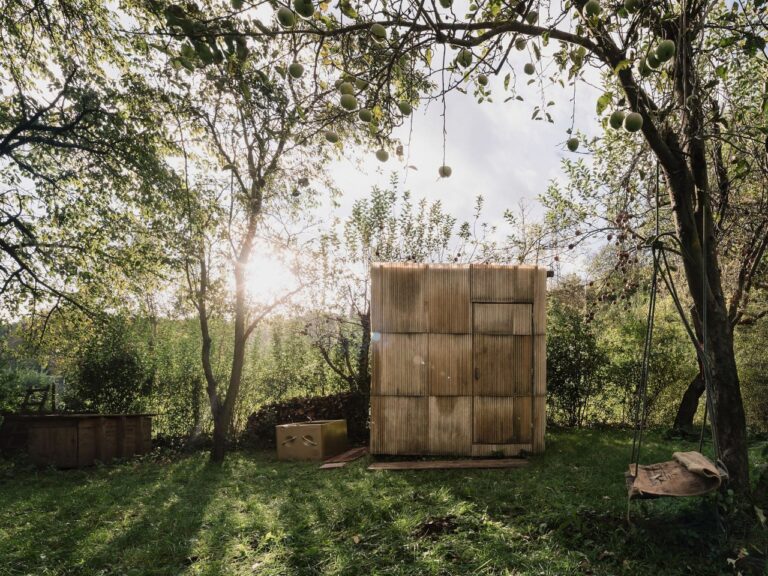 Outdoor sauna made from second-hand materials lets you truly relax with nature