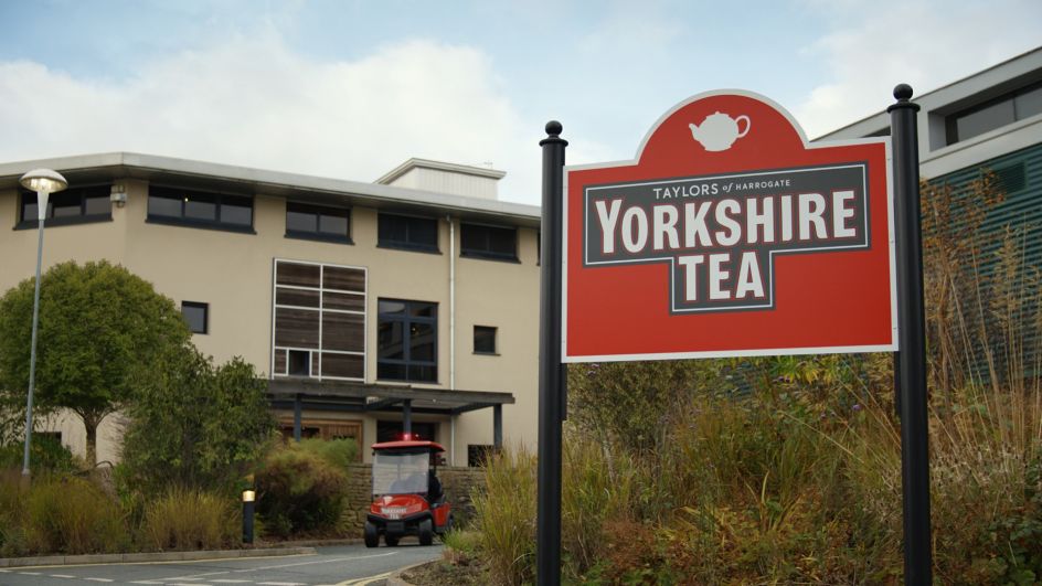 تطلق شركة Yorkshire Tea أحدث إعلان لها بمؤامرة غامضة "brewdunnit".