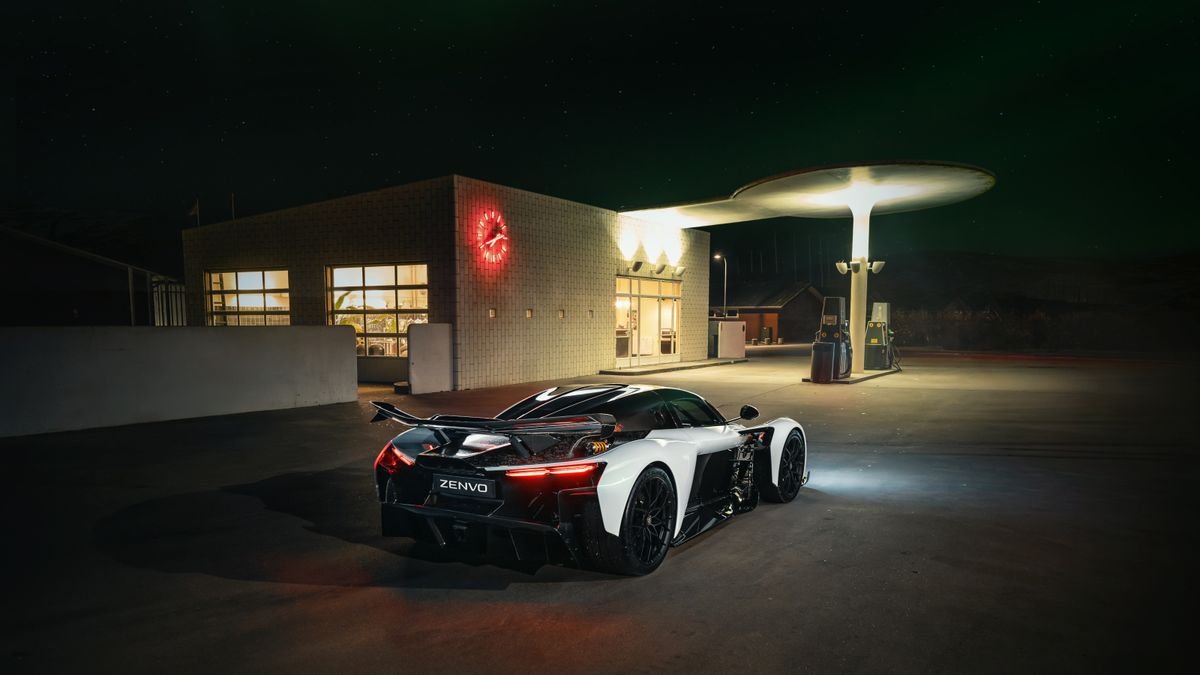 تعتبر سيارة Aurora من الشركة المصنعة الدنماركية Zenvo Automotive هي السيارة الهجينة الحقيقية للمتحمسين