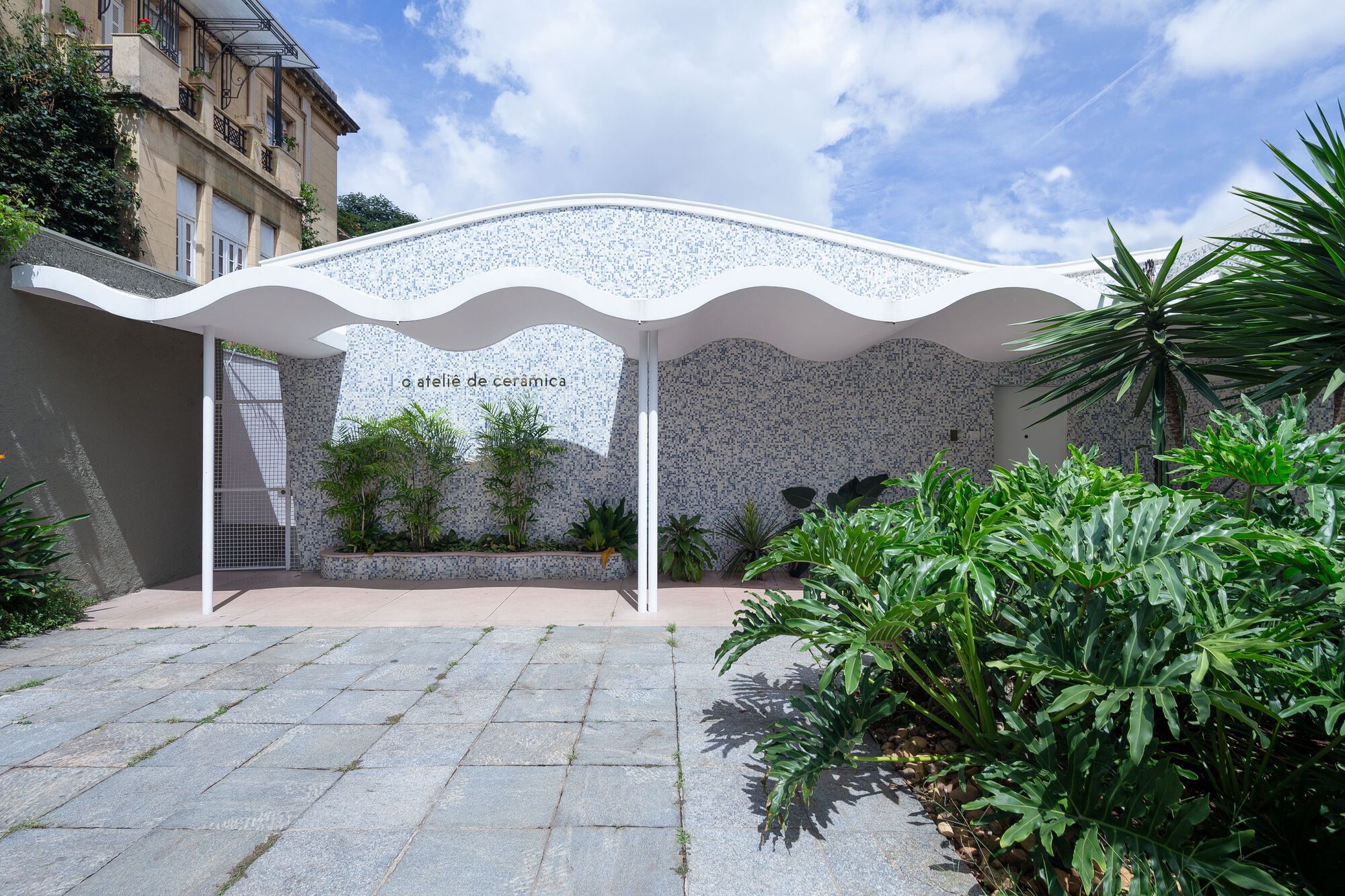 معرض استوديو السيراميك / MOBIO Arquitetura