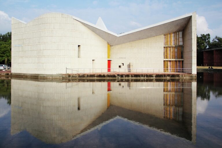 من الاستعمار إلى Le Corbusier: هل كانت الحداثة في الهند فرضًا أم دعوة؟
