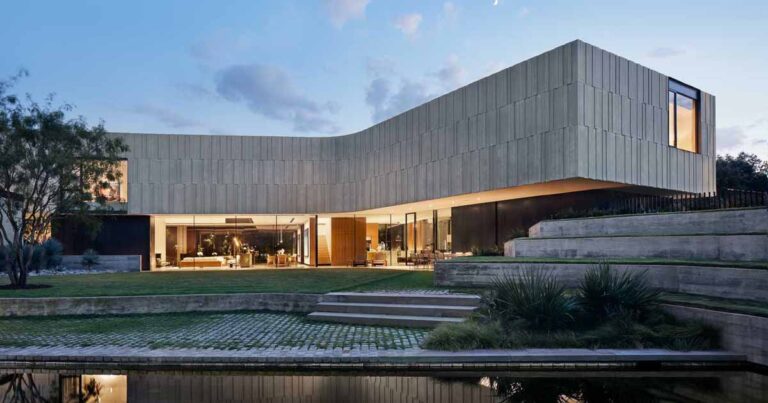 A Modern Home That Makes Space For An Art Gallery