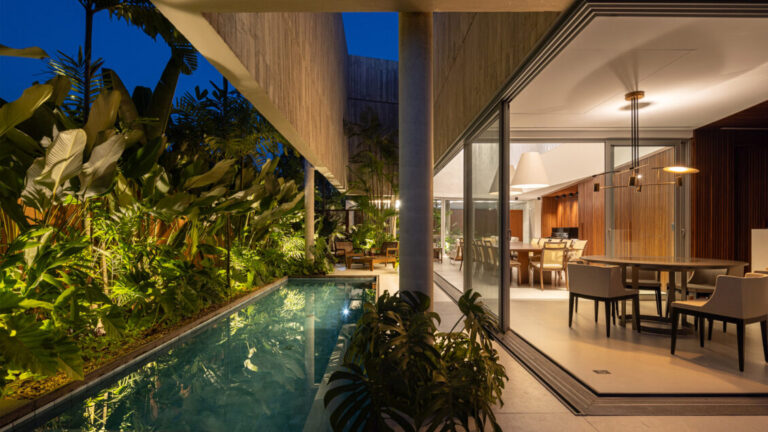 Casa da Sombra by Laurent Troost Architectures