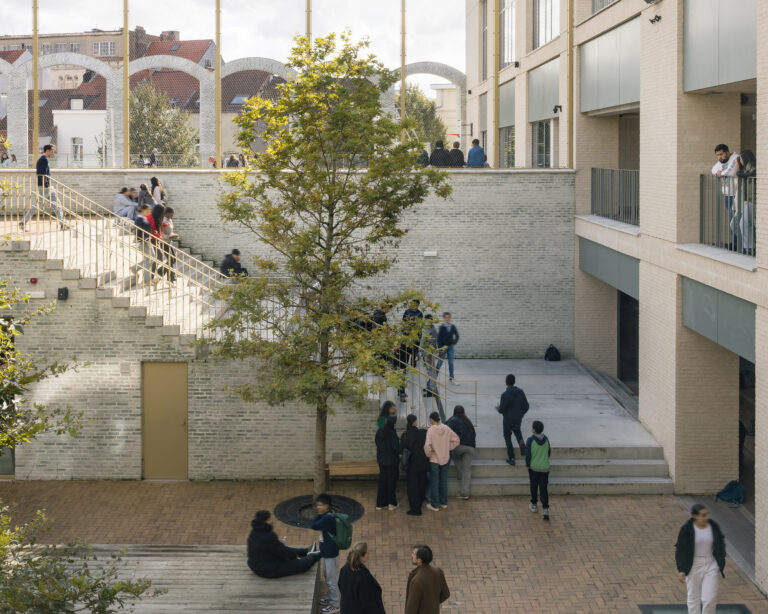 Egied Van Broeckhoven School / B2Ai