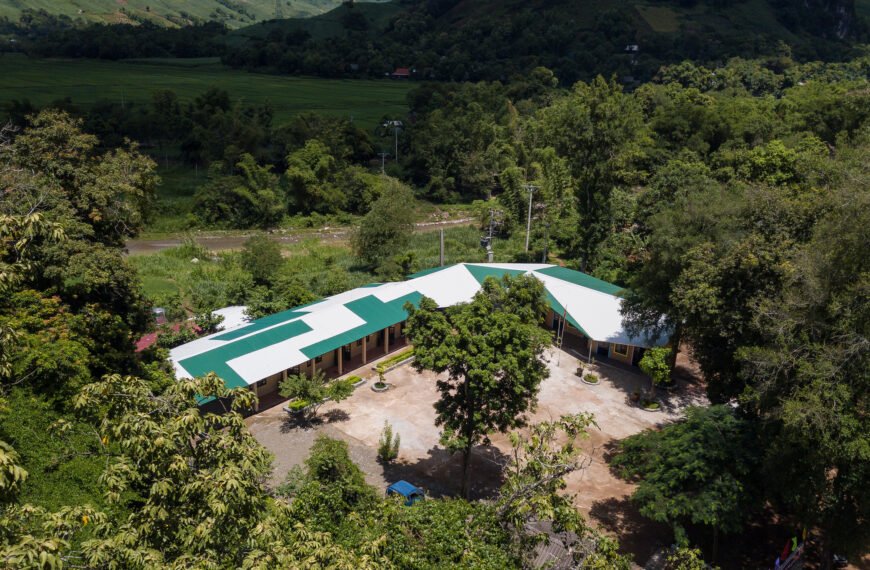 Na Pan School / 1+1>2 Architects