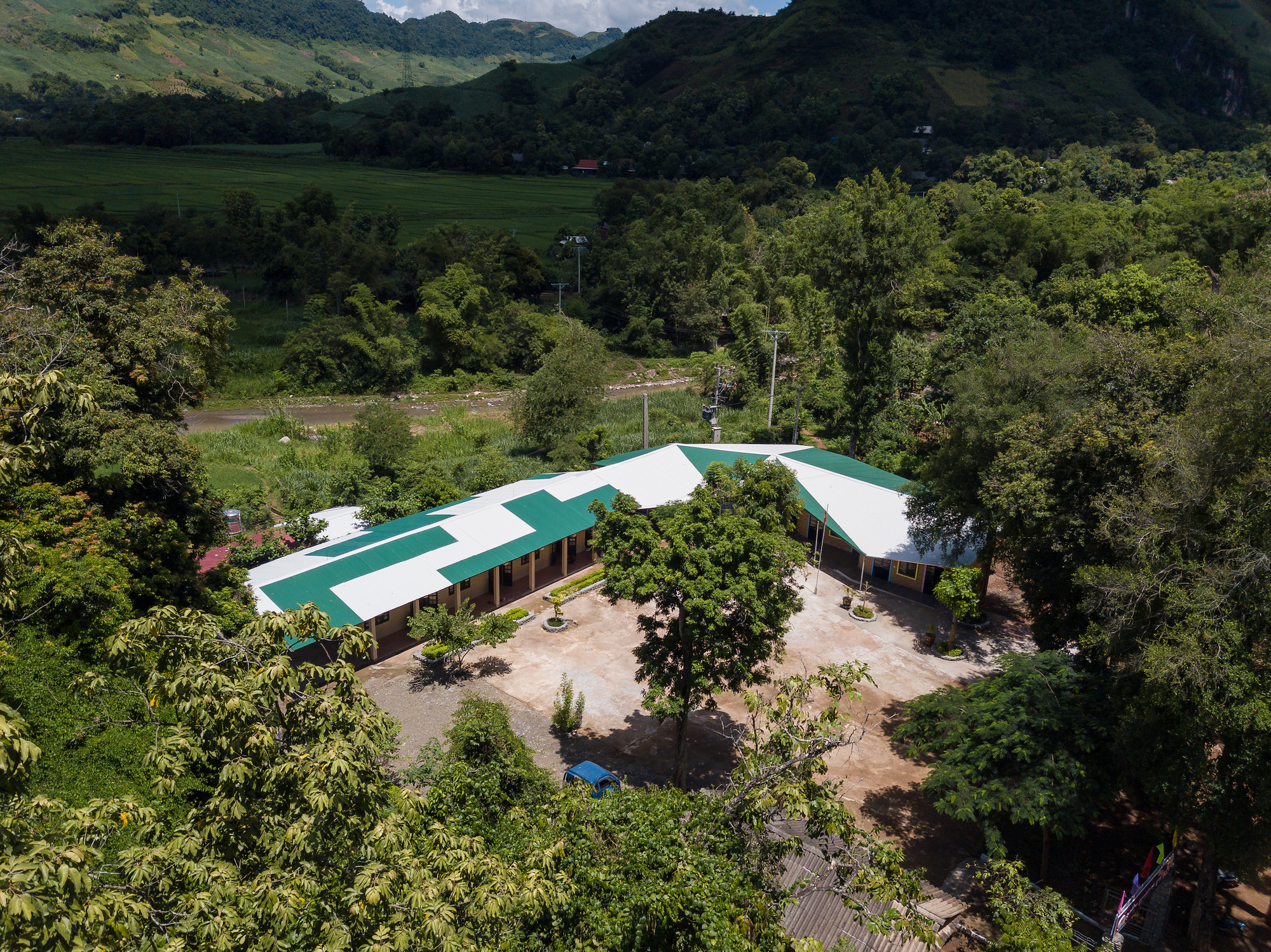 Na Pan School / 1+1>2 Architects