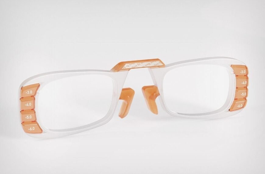 Home En 69 Stuck without Spectacles in an Emergency? These Genius Adjustable Lenses Could Save Your Life