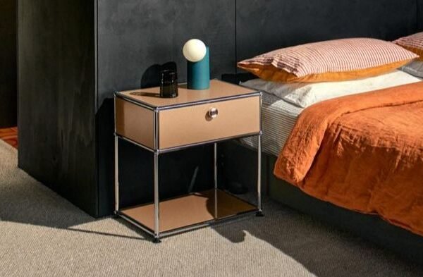 الجداول بجانب السرير لعشاق التصميم
