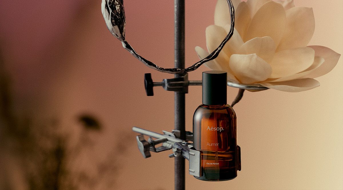 "الغرابة هو عنصر ضروري في الجمال": يرفض عطر الأزهار الجديد Aesop أن يتوافق