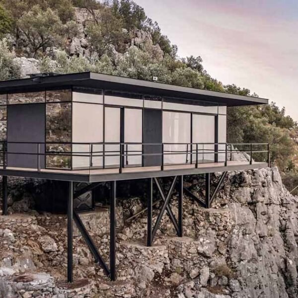 Home En 55 A Modern Cabin Perched On The Edge Of Rocky Cliffs