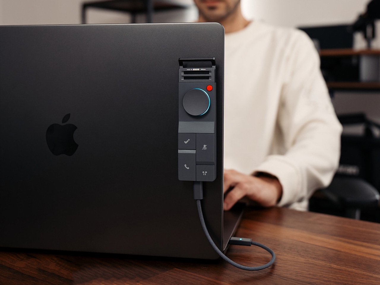 Meet HiDock P1: The Revolutionary AI Voice Recorder That Works With Your Bluetooth Earphones