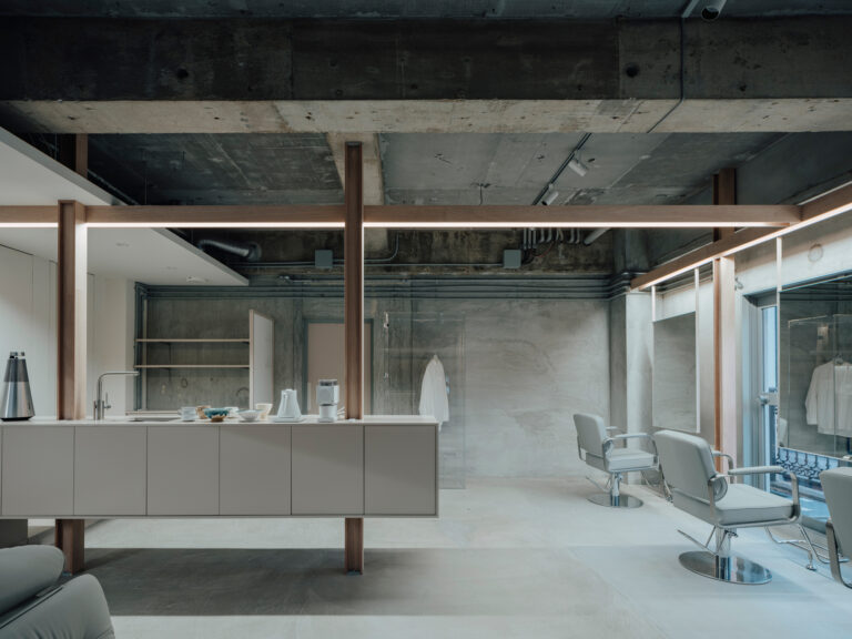 qiyu Hair Salon / FATHOM