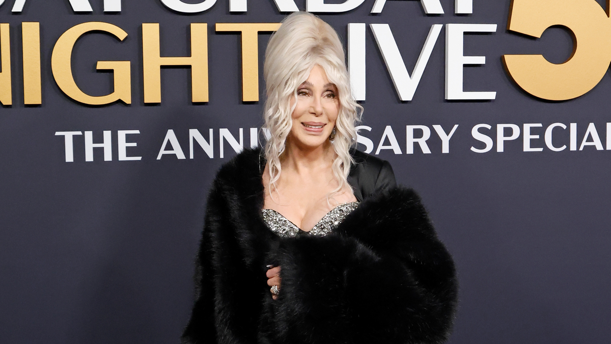 اللوح الأمامي لـ Cher هو الأكثر فخمة التي رأيتها على الإطلاق