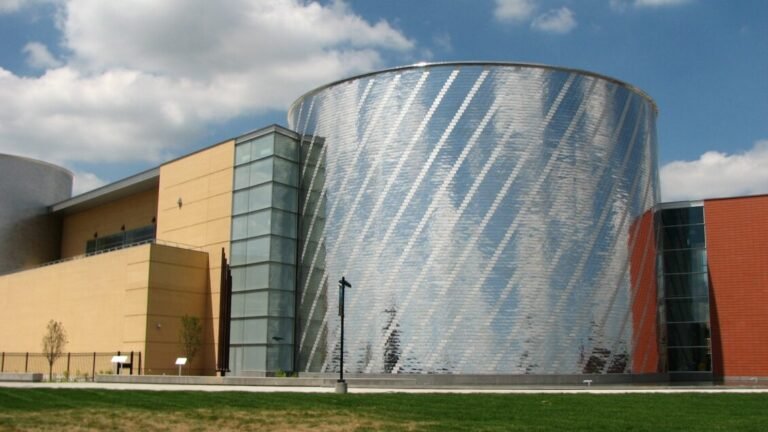 تواجه المكتبات والمتاحف الأمريكية عدم اليقين مع التفكيك المخطط لوكالة اتحادية حاسمة
