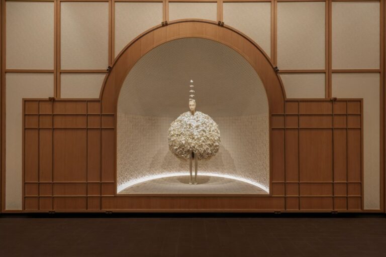 داخل معرض لورو بيانا أول معرض غير عادي في شنغهاي ، يحتفل بقرن من الحرفة
