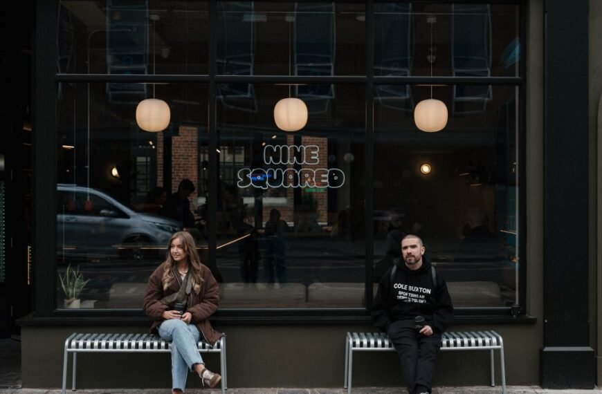لماذا يعيد حلفاء Belfast Studio Alies الساخن New Belfast Studio روح الروك أند رول للتصميم

