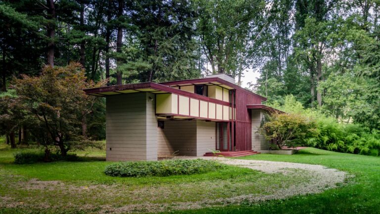 15 Frank Lloyd Houses You Can Rent on Airbnb and Beyond (2025)