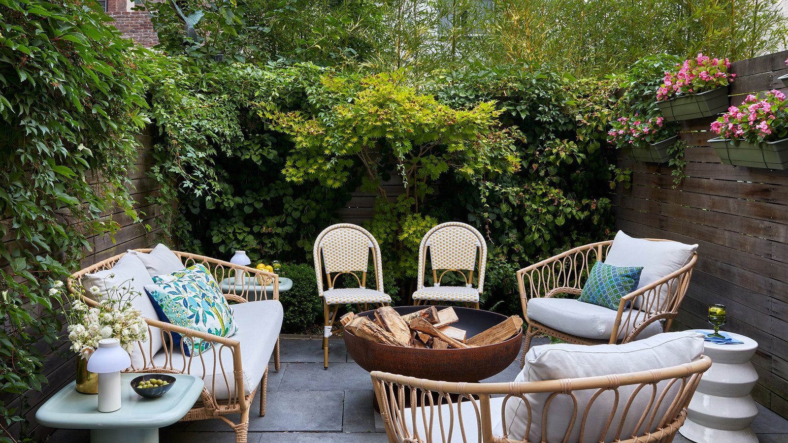 15 Outdoor Decor Ideas That Will Make a Big Impact
