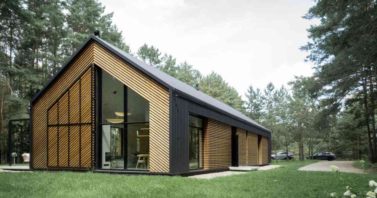 A Large Operational Screen Invites The Forest Views Into This Modern Home