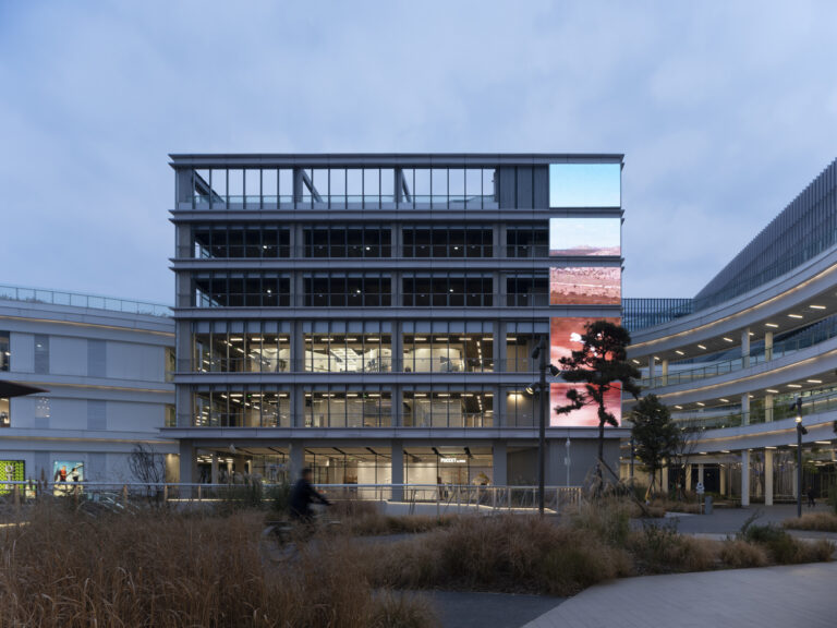 Cypark / مختلف الزملاء | Archdaily
