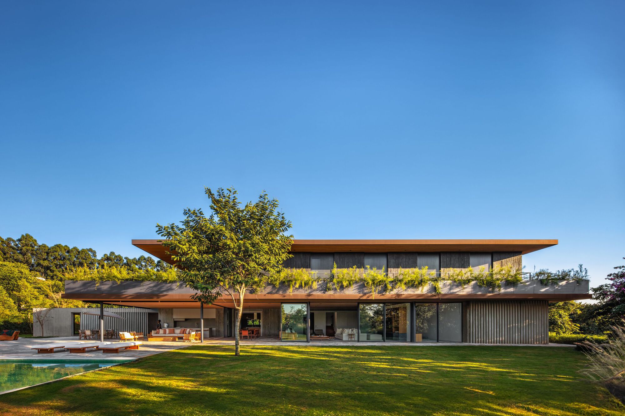 Floreira House / Matheus Farah + Manoel Maia Arquitetura