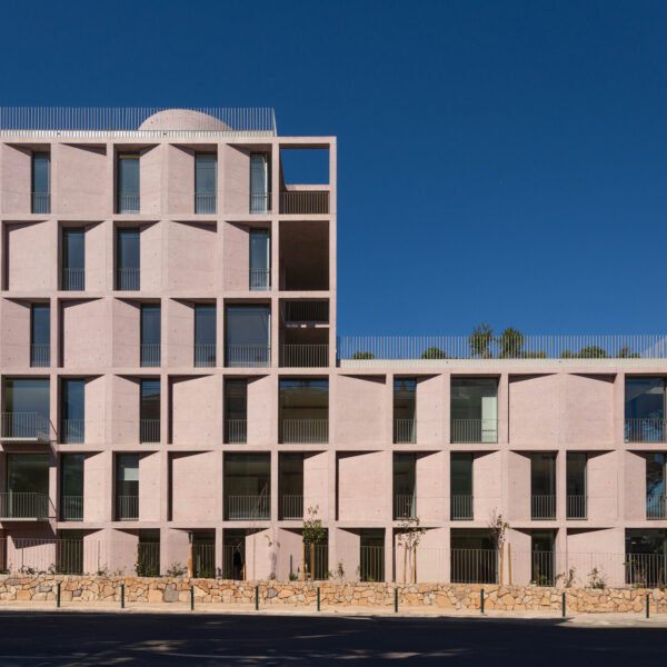 Housing Building in Cascais / Atelier AAVV
