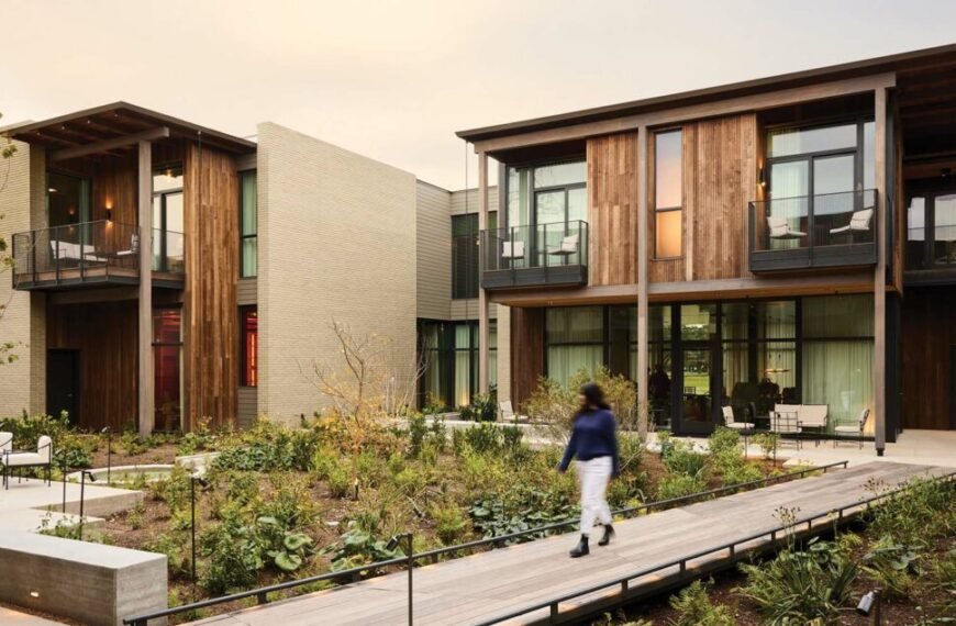 Lake|Flato’s Hotel Saint Augustine Rises Respectfully Next to the Menil Collection Campus in Houston