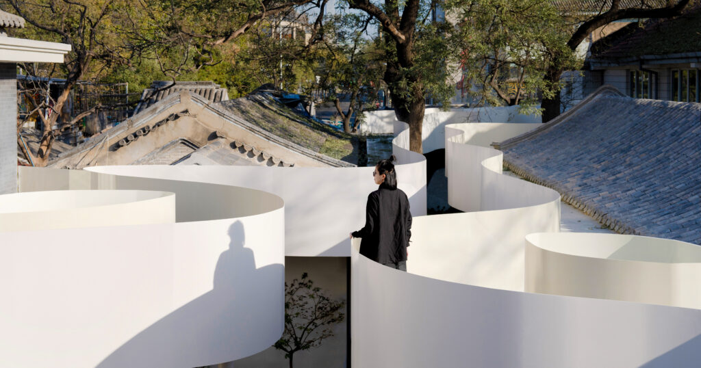 No Straight Answers: 10 Chinese Buildings With Fluid Forms and Curvilinear Masses