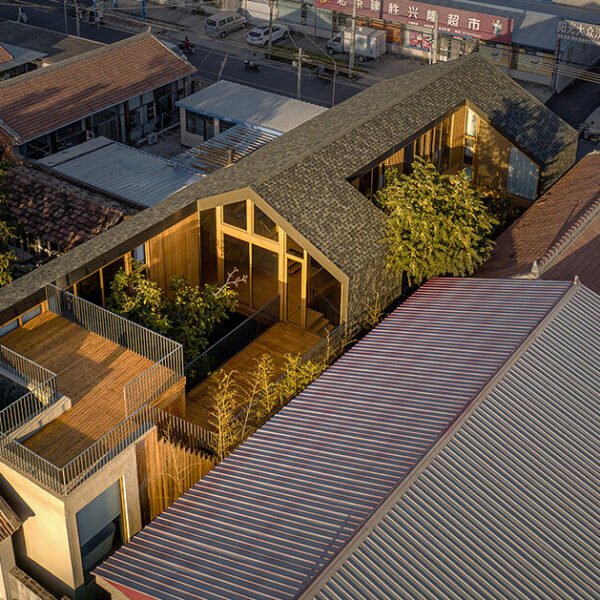 Home En 40 archstudio revives courtyard tradition with timber-framed guesthouse in beijing