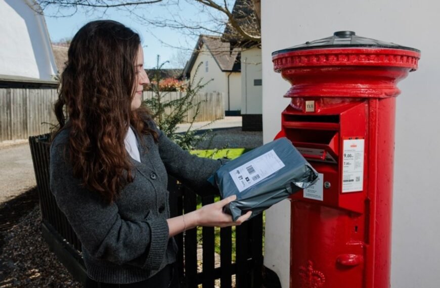 Home En 37 يختبر Royal Mail صناديق البريد الأحمر المحدثة في المستقبل للتكيف مع الاحتياجات الحديثة
