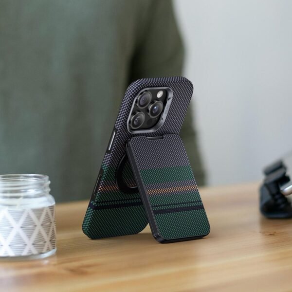 تتحول محفظة Kevlar® Magsafe النحيفة
