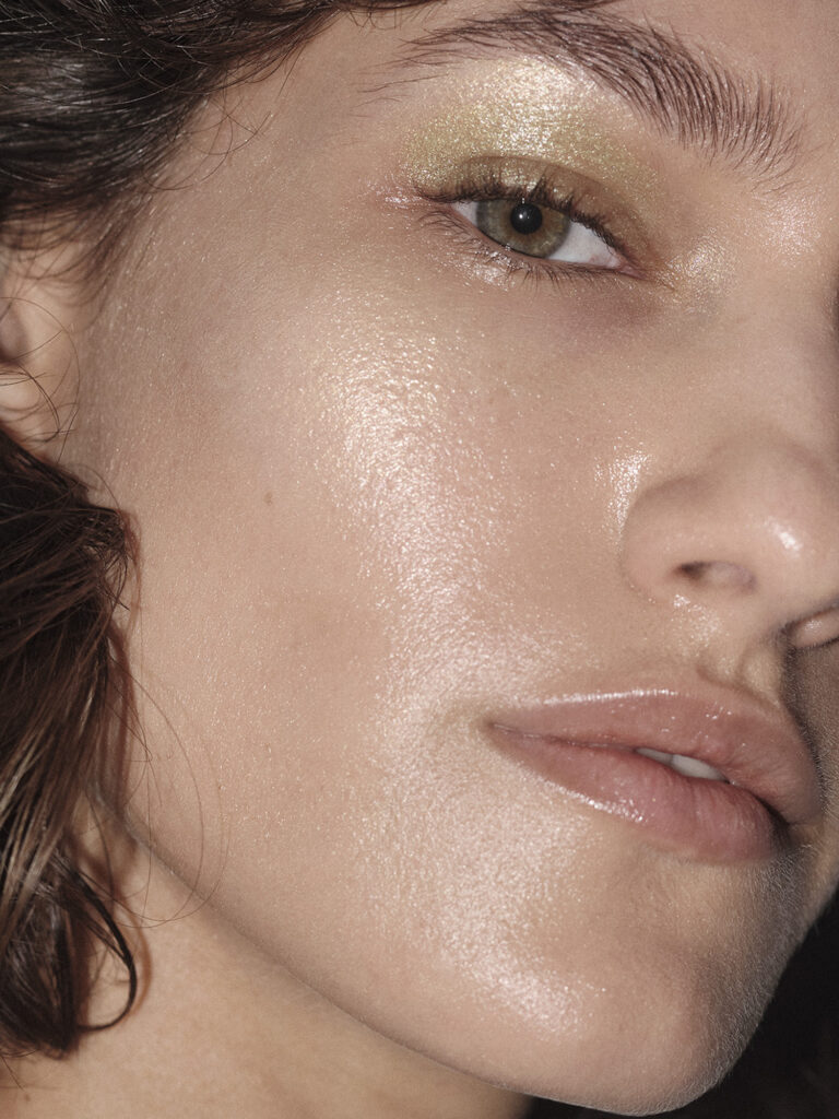 الماكياج الجوس