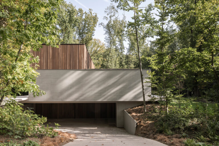 The entrance approach to Residence SAB