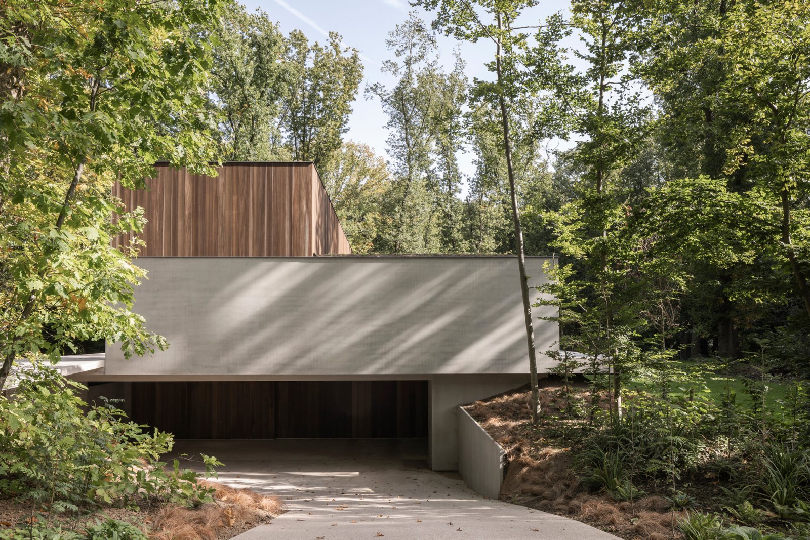 The entrance approach to Residence SAB