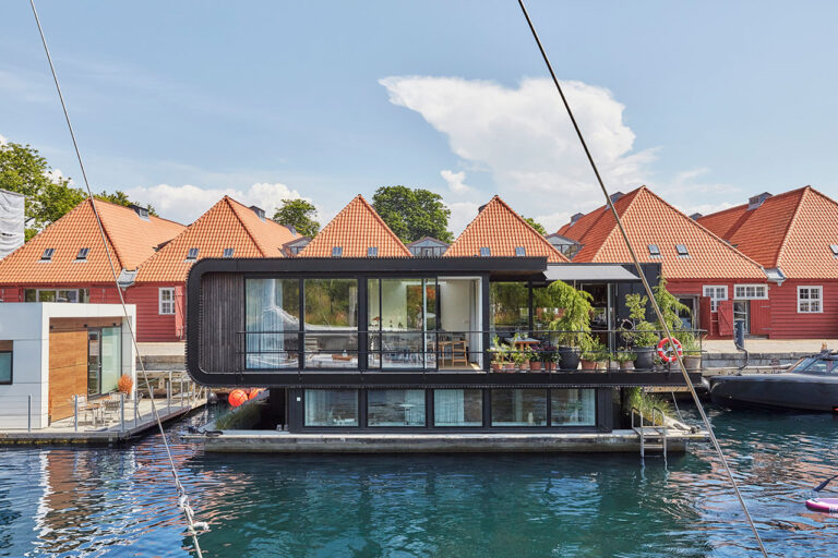Søren Hvalsøe Garde's Houseboat مرساة في كوبنهاغن
