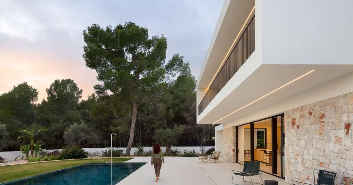 This Home Looks Minimal, But It’s Full of Subtle Emotion 1 This Home Looks Minimal, But It’s Full of Subtle Emotion