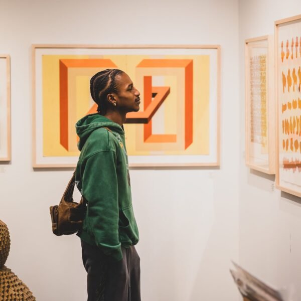 Home En 52 يحتفل الفن على الورق بقوة الفن الورقي هذا الخريف