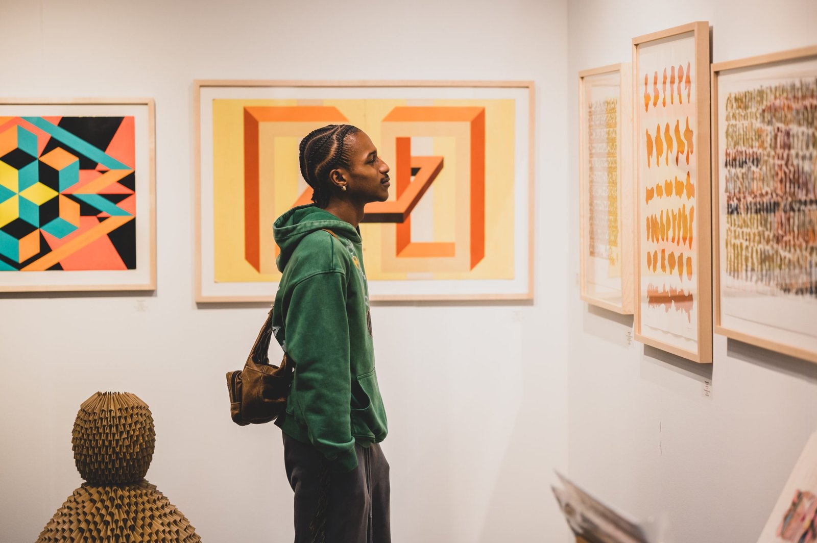 يحتفل الفن على الورق بقوة الفن الورقي هذا الخريف