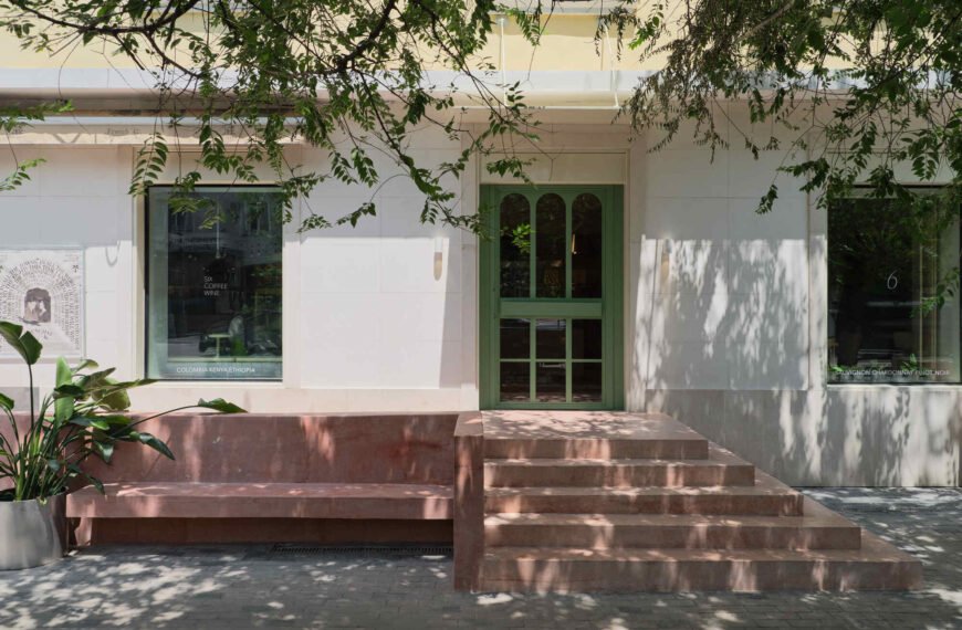 Six Coffee + Wine cafe / NAAW