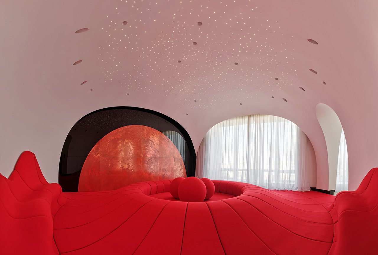 في أسرع وقت ممكن/ يجلب لنا الكون مع صالة فينوس