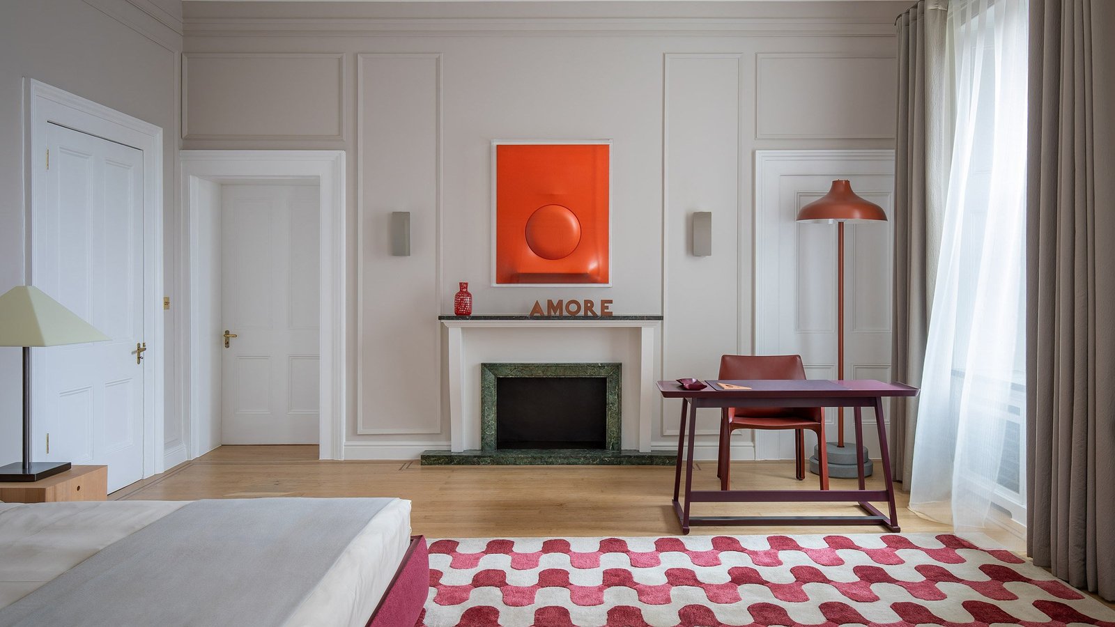 نيك فينسون يجدد الإقامة في السفارة الإيطالية في لندن