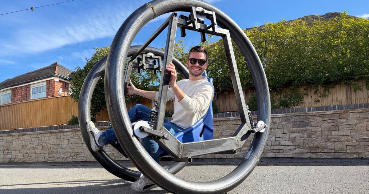 diwheel bike with moving rings rolls user around without pedaling